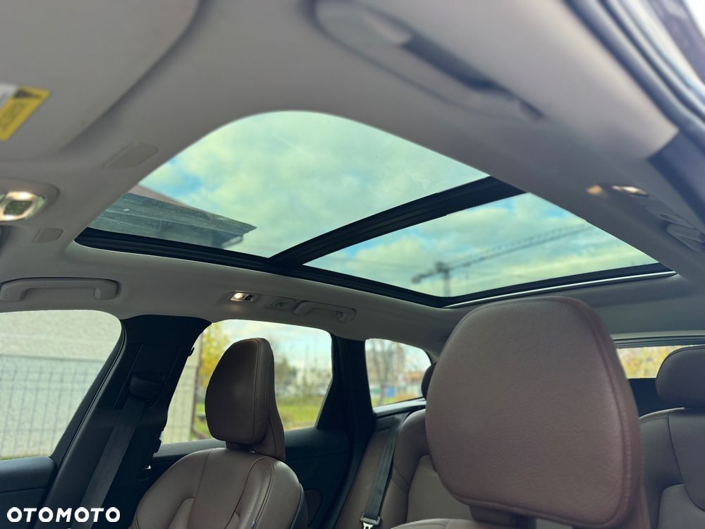 Volvo XC 60 T5 Momentum Pro - 22
