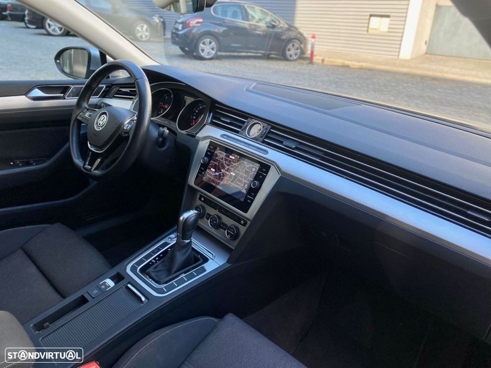 VW Passat Variant 2.0 TDI Confortline DSG - 22