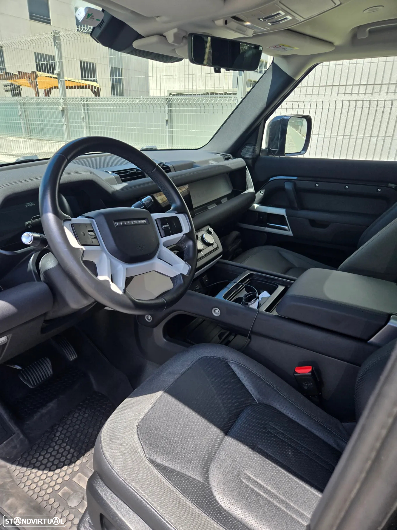 Land Rover Defender 110 D240 SE - 9