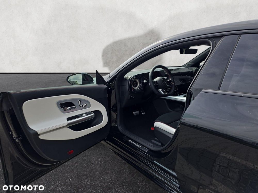 Mercedes-Benz CLA - 11