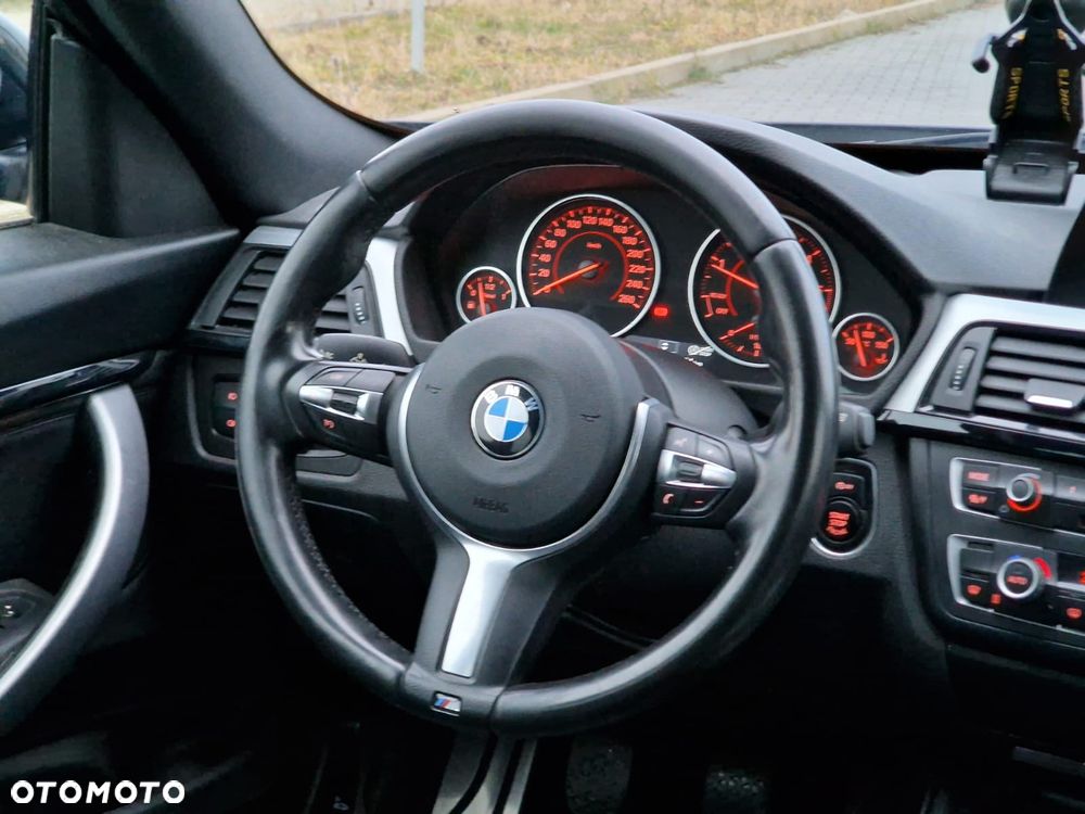 BMW Seria 3 320d Sport Line - 12