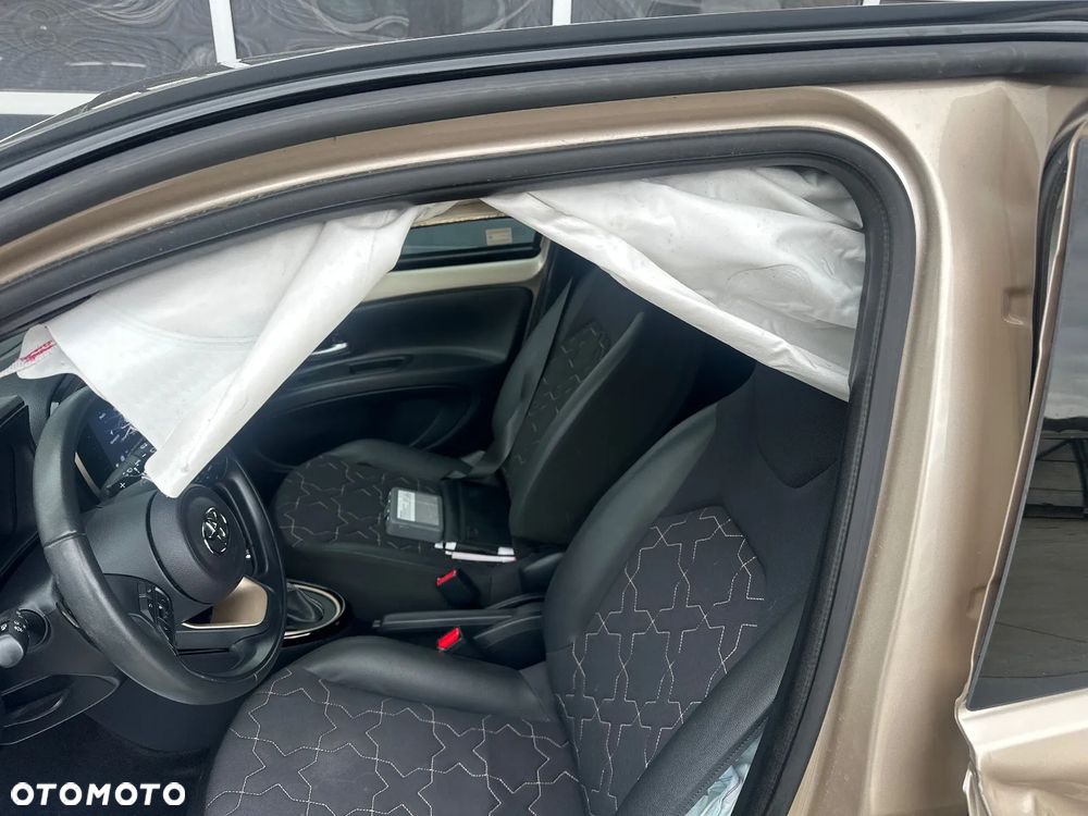 Toyota Aygo X 1.0 VVT-i Selection CVT - 14