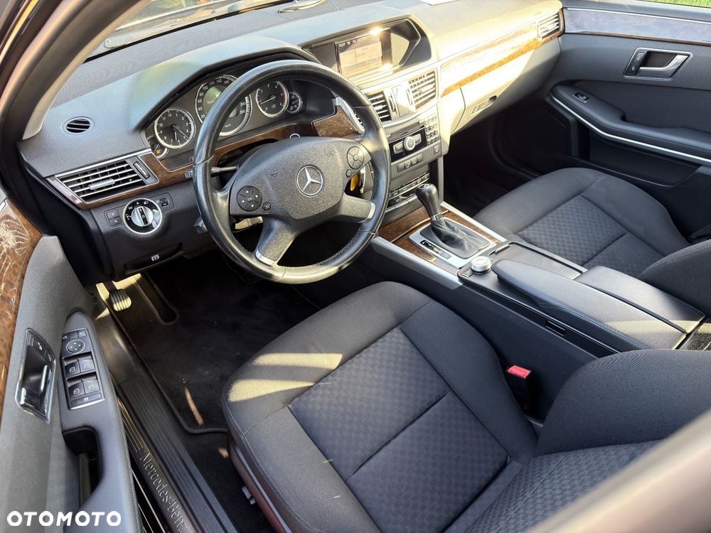 Mercedes-Benz Klasa E 220 CDI DPF BlueEFFICIENCY Automatik Elegance - 22