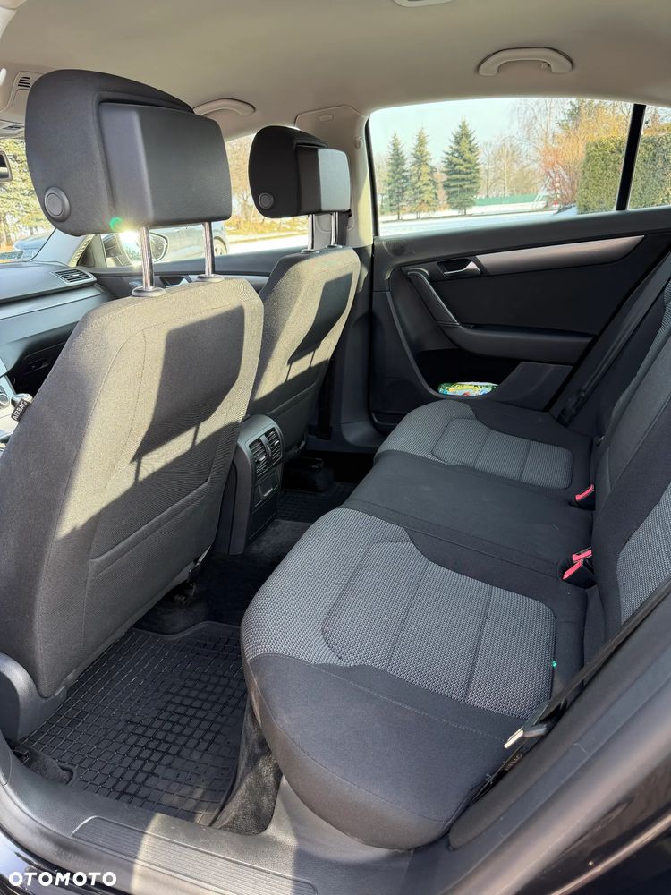Volkswagen Passat - 16