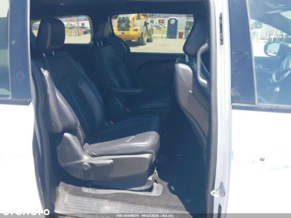 Chrysler Pacifica - 11