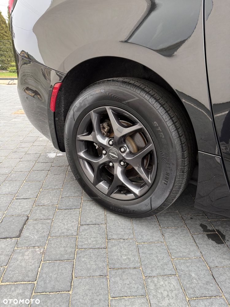 Chrysler Pacifica - 28