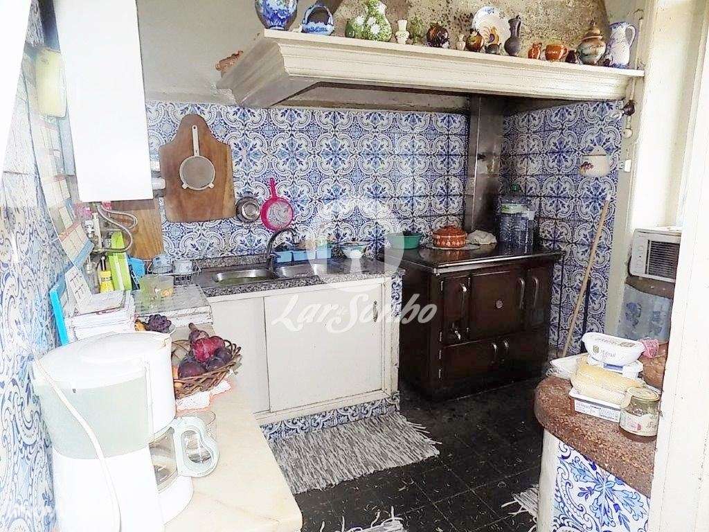 Moradia p/ restauro inserida num terreno de 328m2 na 2º linha de ma... - Grande imagem: 5/22