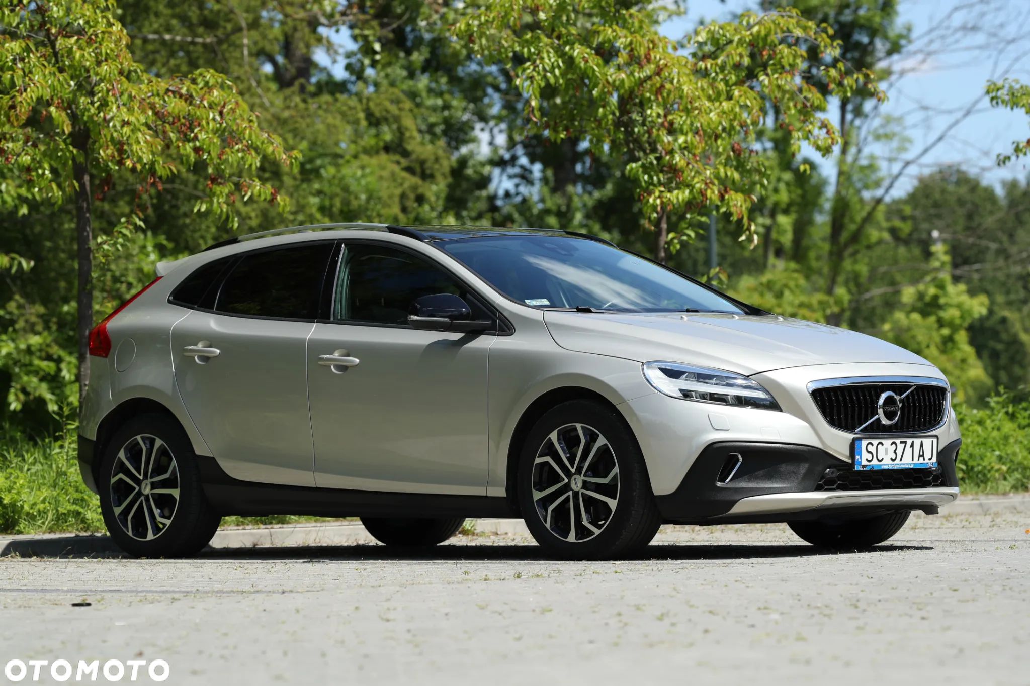 Volvo V40 Cross Country T4 Drive-E Momentum - 1