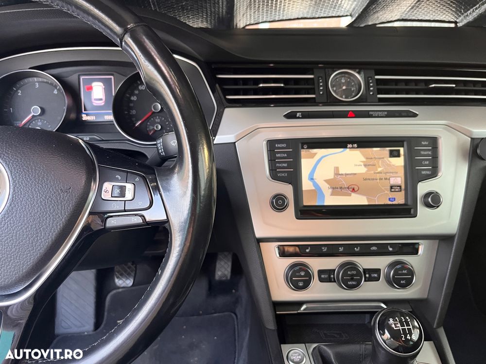 Volkswagen Passat 1.6 TDI Comfortline - 14