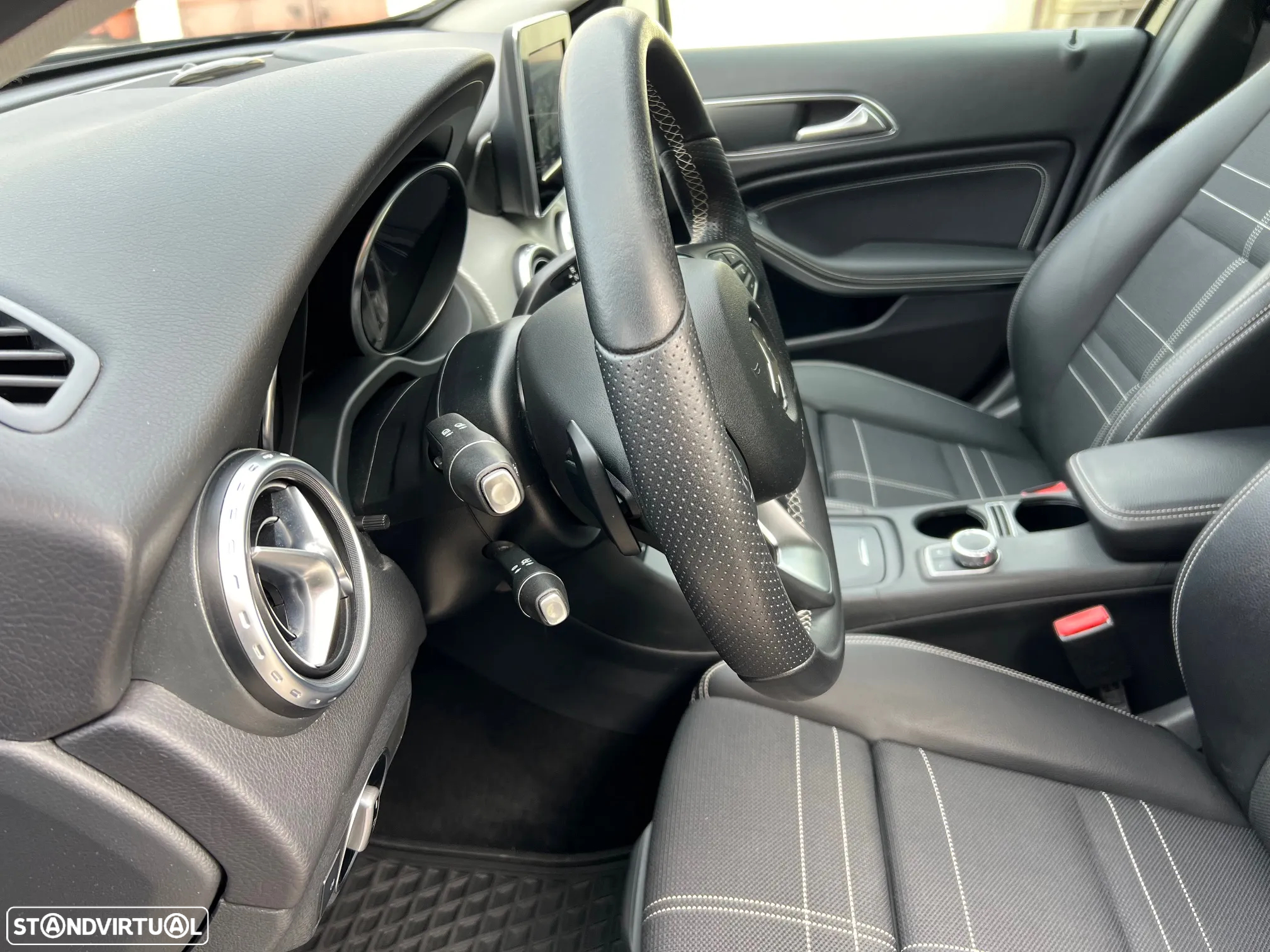 Mercedes-Benz GLA 220 d 7G-DCT Urban - 26