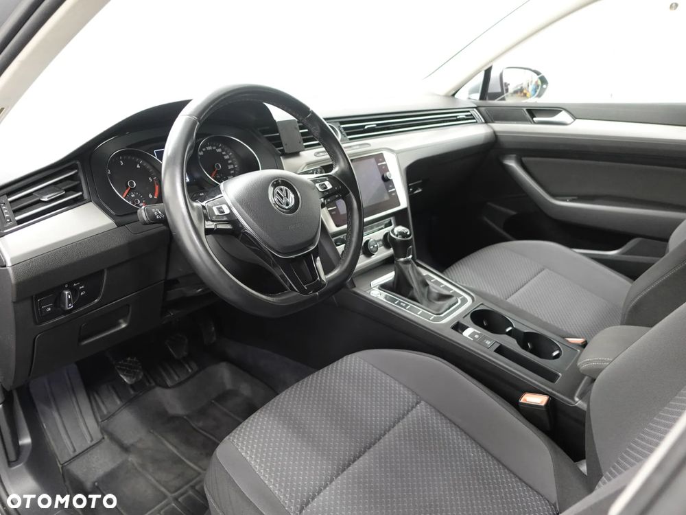 Volkswagen Passat - 18