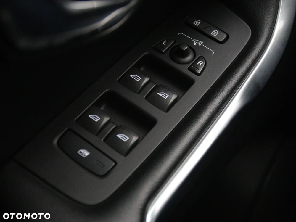 Volvo V40 D4 Drive-E R-Design Kinetic - 28