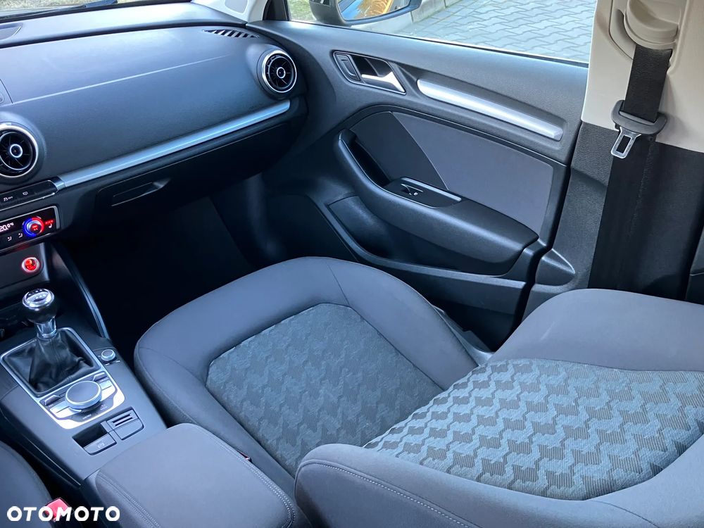 Audi A3 Sportback 2.0 TDI S line Sportpaket - 37