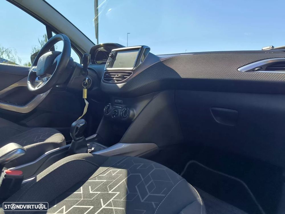 Peugeot 2008 1.2 VTi Active - 12