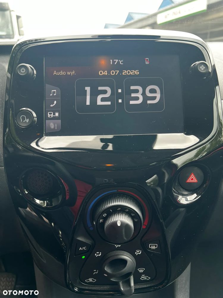 Toyota Aygo x.shift x-play connect - 11