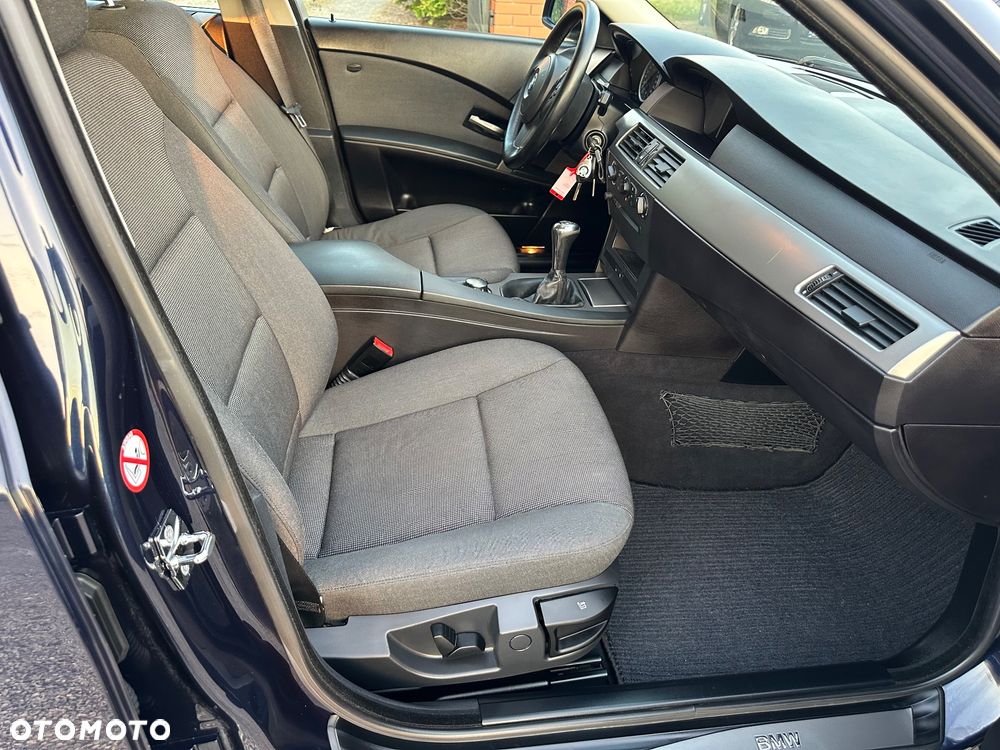 BMW Seria 5 525i - 27