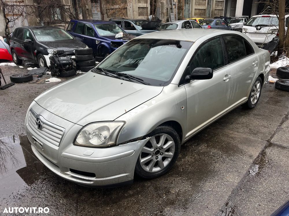 Dezmembrez Toyota Avensis  2005 2,2 diesel bej auriu non facelift - 3