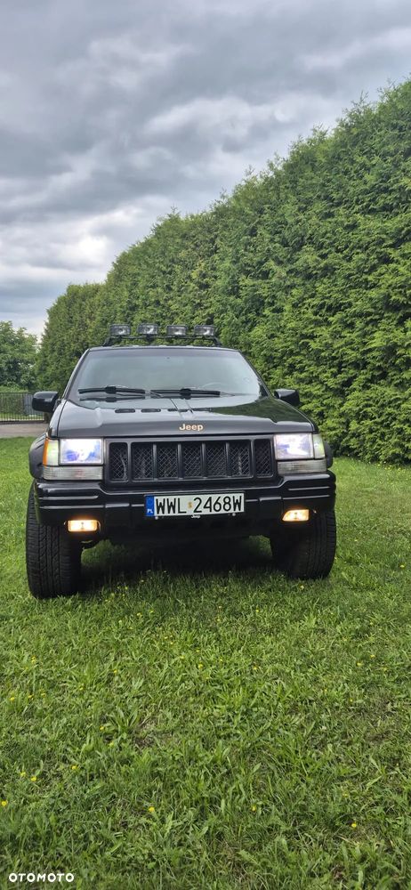 Jeep Grand Cherokee - 1