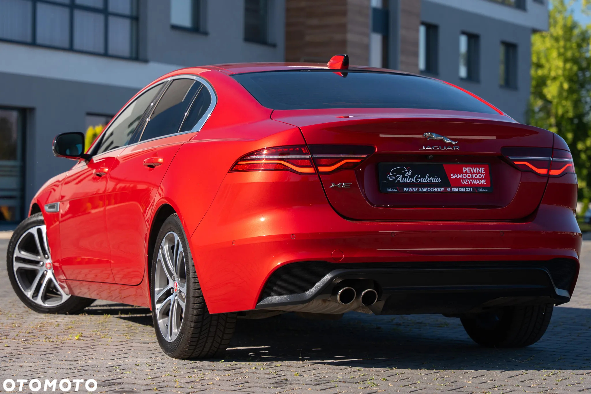 Jaguar XE 2.0 D180 R-Dynamic HSE - 12