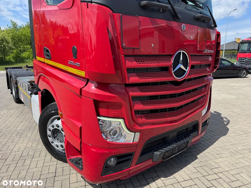 Mercedes-Benz - 17
