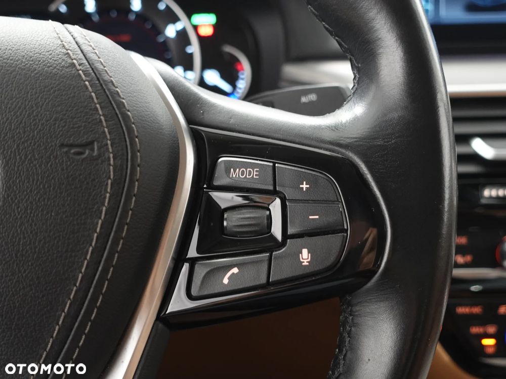 BMW Seria 5 520d xDrive Luxury Line - 38
