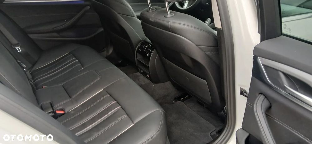 BMW Seria 5 530i Sport Line - 14