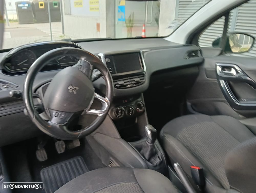 Peugeot 208 1.2 PureTech Style - 15