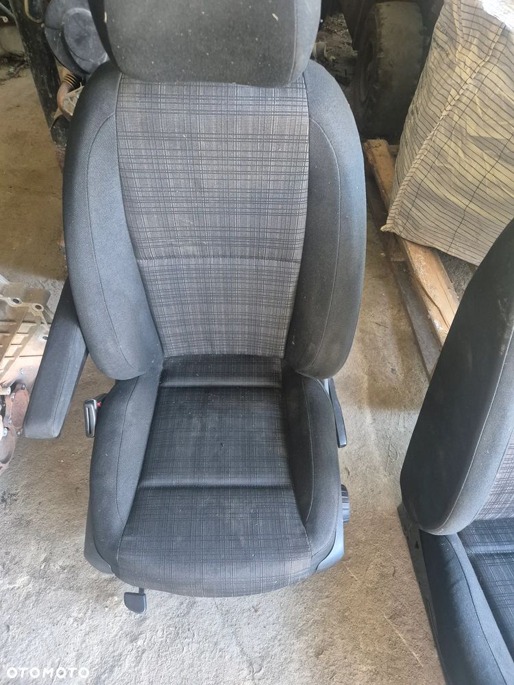 PRZEDNIE FOTELE FOTEL KIEROWCY VITO W447 KOMPLET - 1