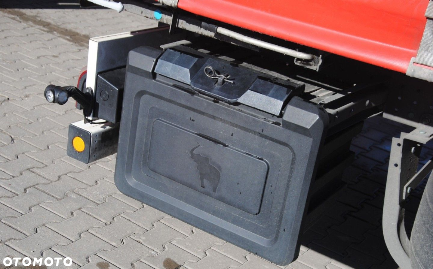 Schmitz Cargobull SCB S3T, podnoszona oś - 8