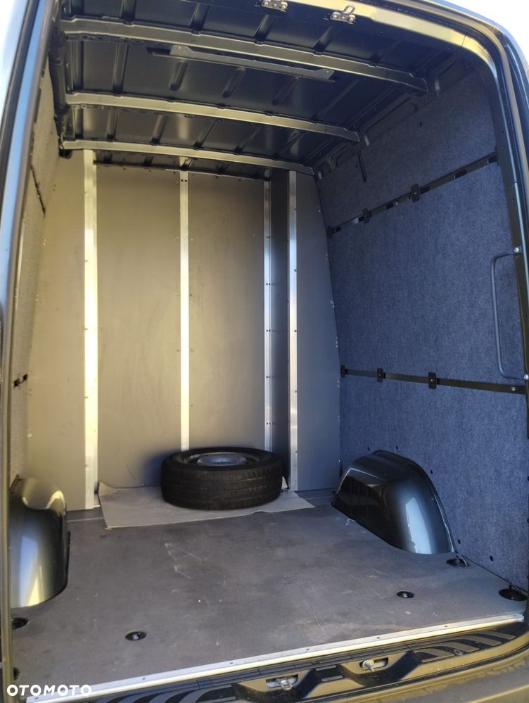 Mercedes-Benz Sprinter - 15