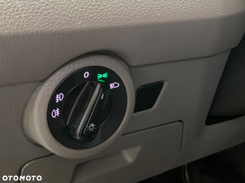 Volkswagen TRANSPORTER T6 VAN 3os. L2H1 Long MAXI WZMOCNIONY DMC3.2t. Ładowność 1242kg, Paka 3m, Homologacja VAT-1, Reflektory LED DIODOWE, Lampy tył LED, Kamera, Czujniki, Dogrzewanie Webasto 5kW, Automatyczne światła, Mocny silnik 2.0TDI DNA 150KM 6cio biegowa skrzynia biegów! Kolor srebrny Reflex Metalik, ZABUDOWA ładowni wraz z podsufitką i oś. LED! Fabryczny alarm, Przebieg tylko 53tys.km! - 26