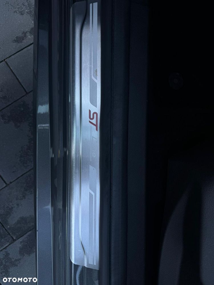 Ford Focus 1.0 EcoBoost ST-Line Red ASS - 15