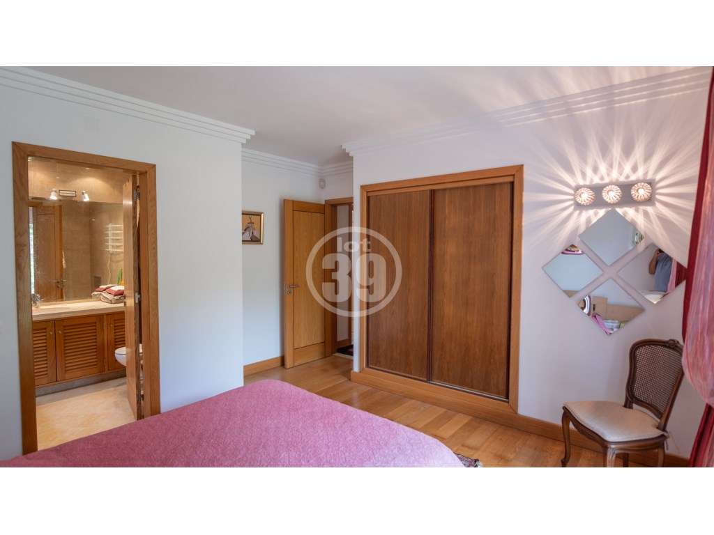 Excelente Moradia T4 com Piscina, Jardins e Garagem Privativa - Grande imagem: 2/40