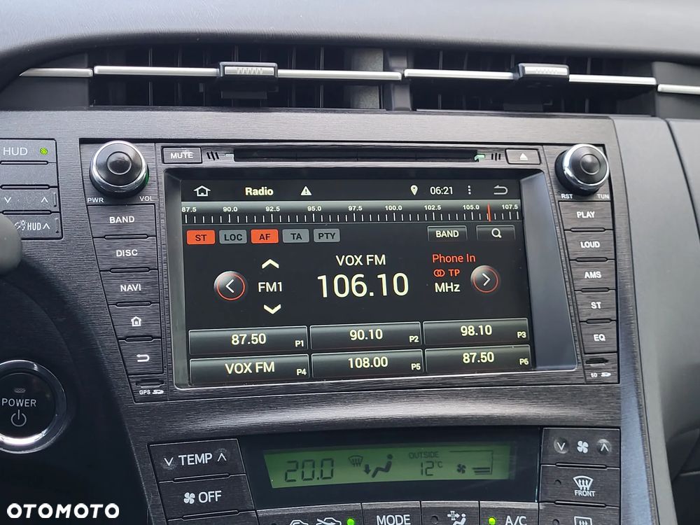 Toyota Prius (Hybrid) - 12