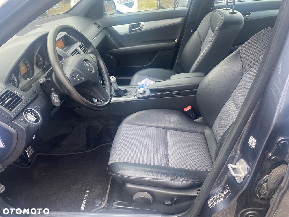 Mercedes-Benz Klasa C 180 CGI BlueEFFICIENCY Avantgarde - 19