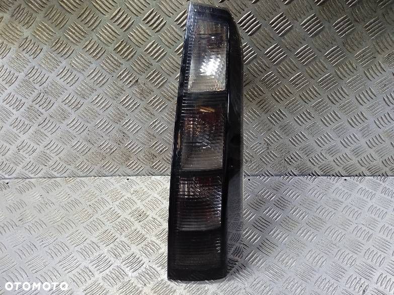 LAMPA PRAWA TYLNA OPEL MERIVA - 1