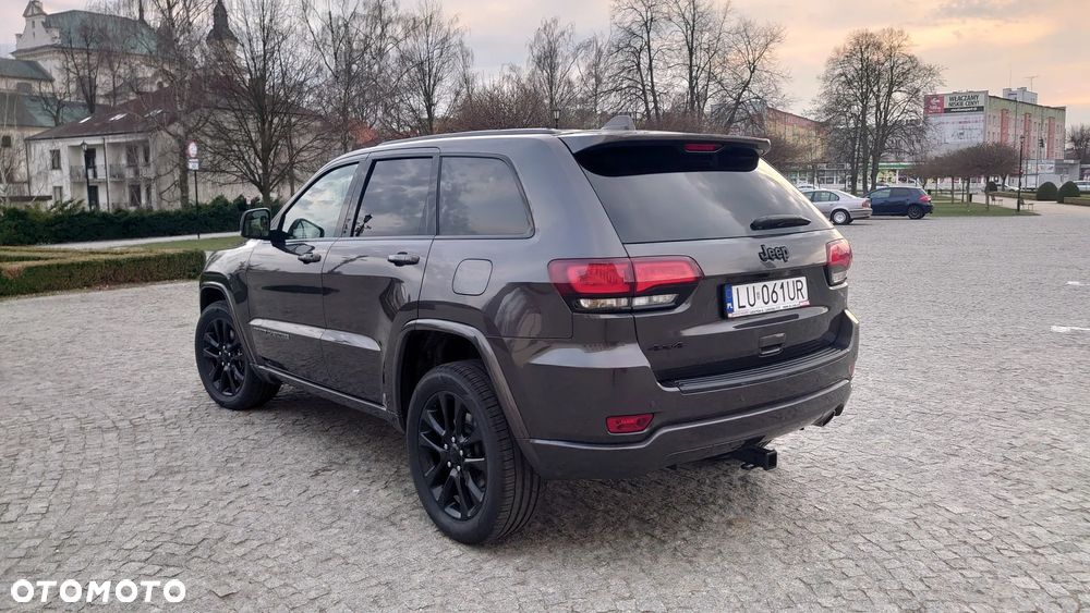 Jeep Grand Cherokee - 14