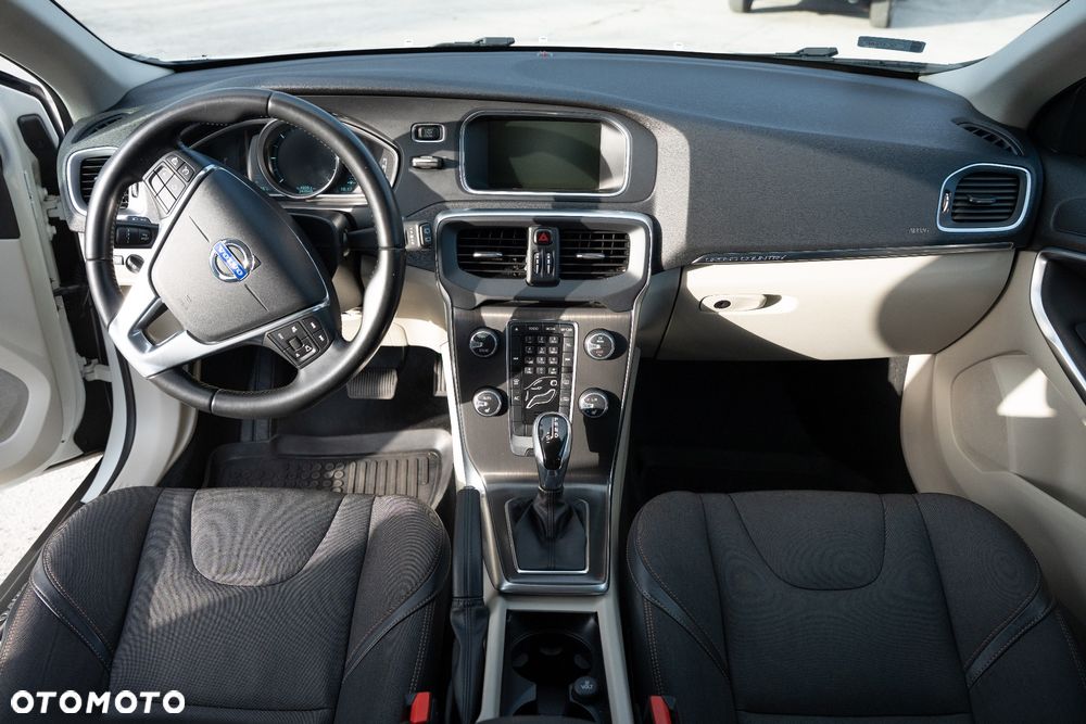 Volvo V40 D4 Geartronic Momentum - 11
