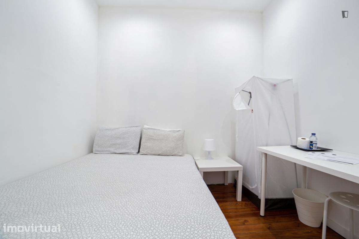 Quarto - localizado em Anjos Lisbon - Grande imagem: 2/15