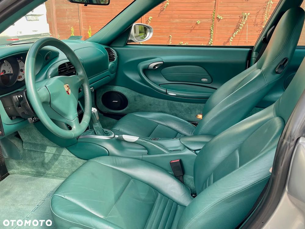 Porsche 911 Carrera 4 - 8