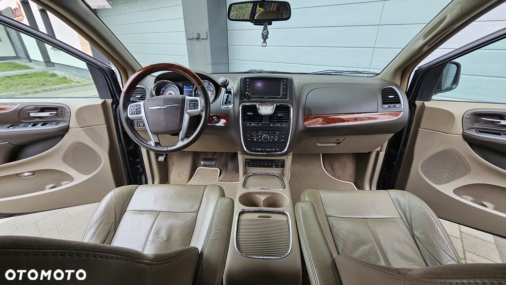 Chrysler Town & Country 3.6 Limited - 15