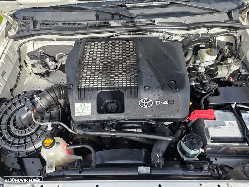 Toyota HILUX 2.5 D4D BASCULANTE - 3