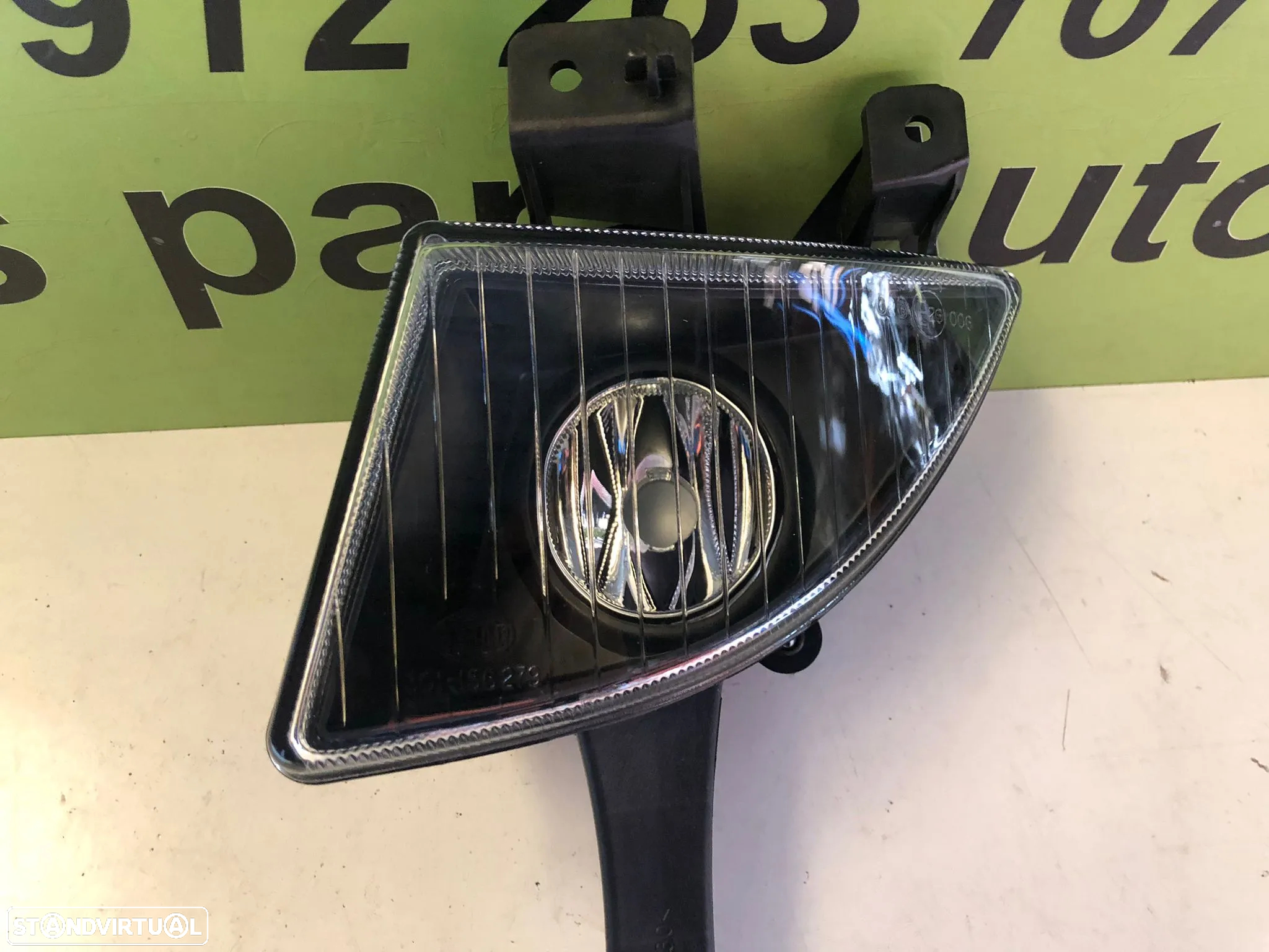 MITSUBISHI COLT FAROL NEVOEIRO ESQUERDO - FN046 - 2