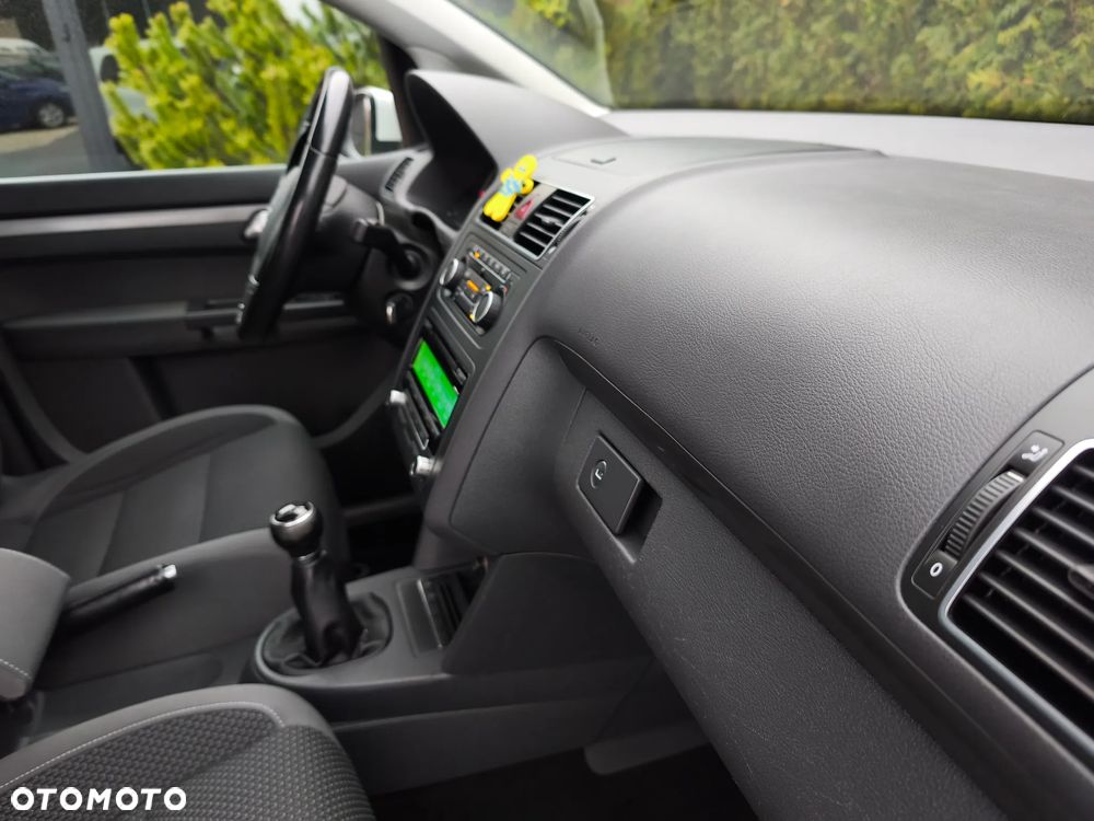 Volkswagen Touran - 16