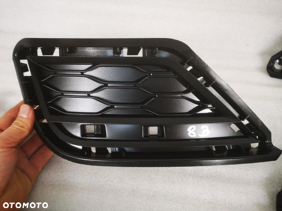 VW T-ROC TYŁ TYLNIA LEWA / PRAWA BOCZNA KRATKA NA PDC ORAZ BEZ PDC 2GA807246 C , 2GA807246C / 2GA807012 A , 2GA807012A / 2GA807246 / 2GA807245 / 2GA807245 C , 2GA807245C / 2GA807011 A , 2GA807011A NR AUKCJI 6S/8 - 4