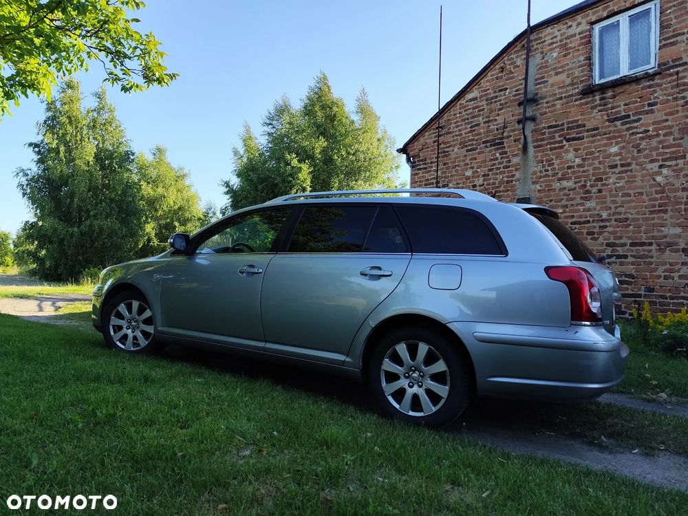 Toyota Avensis 1.8 VVT-i Luna - 16