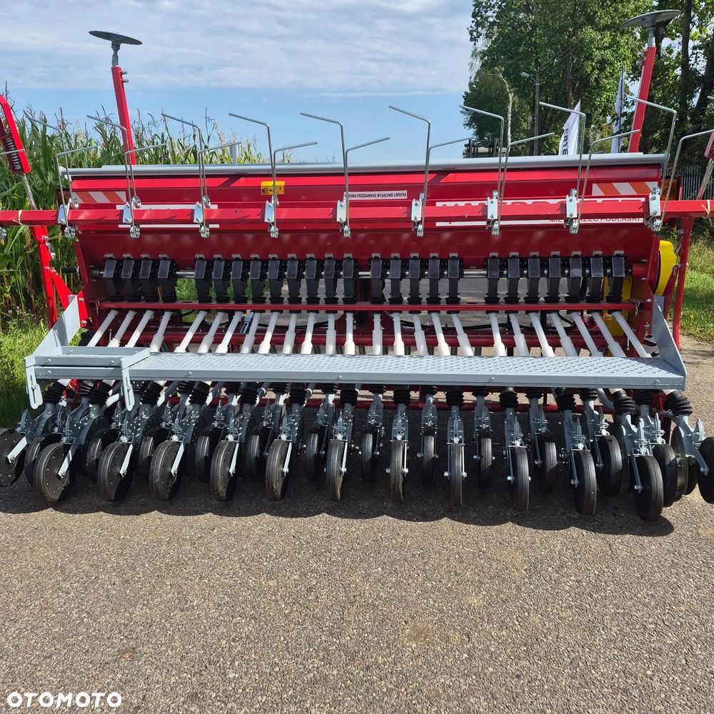 Meprozet Siewnik zbożowy 2-talerzowy S117T MEPROZET 3,0m; Siewnik zbożowy stopkowy-redlicowy S107/2 MEPROZET 2,5m; Siewnik zbożowy stopkowy-redlicowy S107 MEPROZET 3,0m - 4