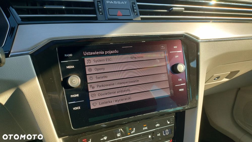 Volkswagen Passat 2.0 TDI 4Mot Elegance DSG - 22