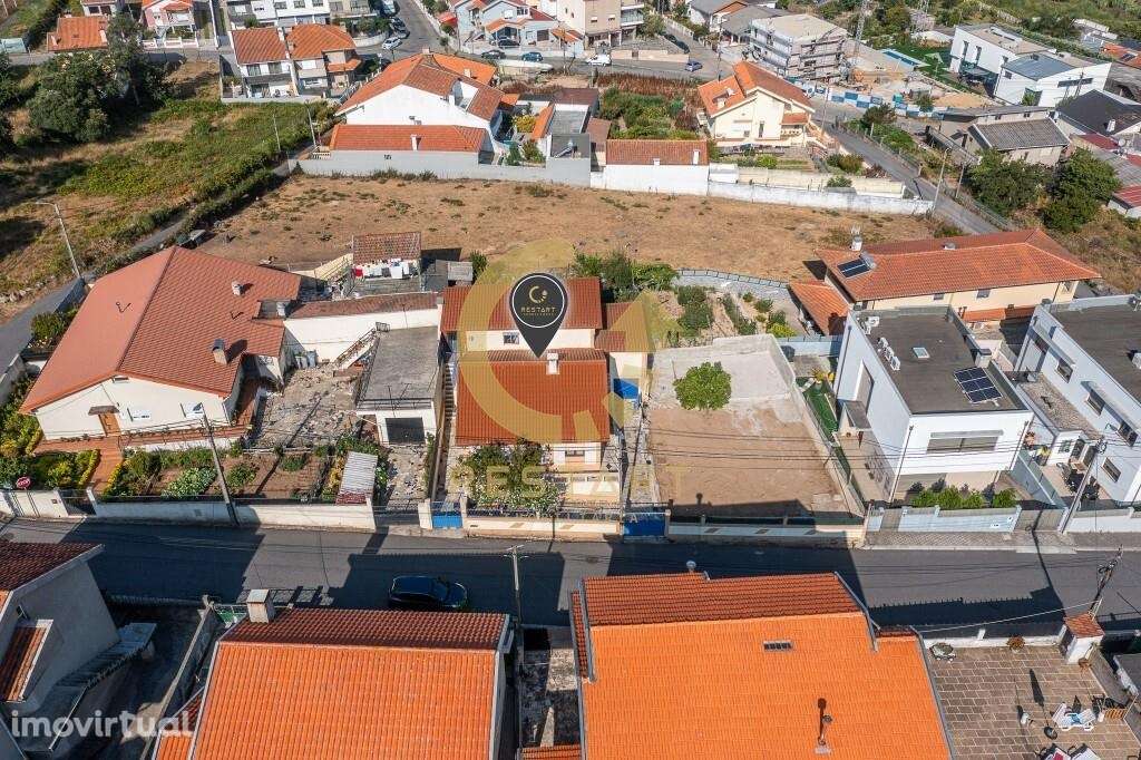Moradia Térrea T2 inserida em lote terreno com 468m2, com garagem, em - Grande imagem: 4/43