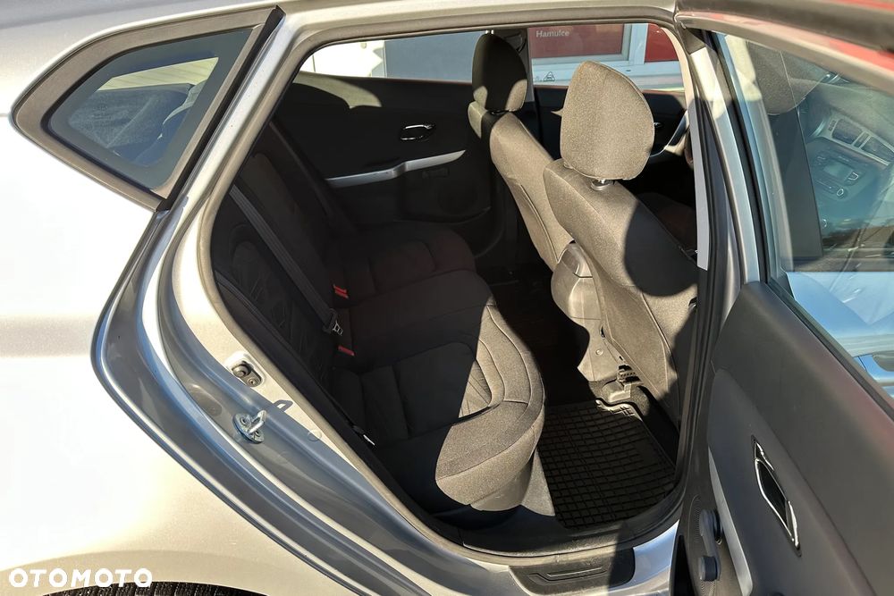 Kia Ceed - 32
